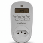 Interruptor temporizado digital plugue tomada 10A 40 programas bivolt Exatron letm4003