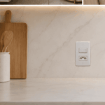 Interruptor simples com tomada 10A placa branca Blux Finesse 150819 - Imagem 4